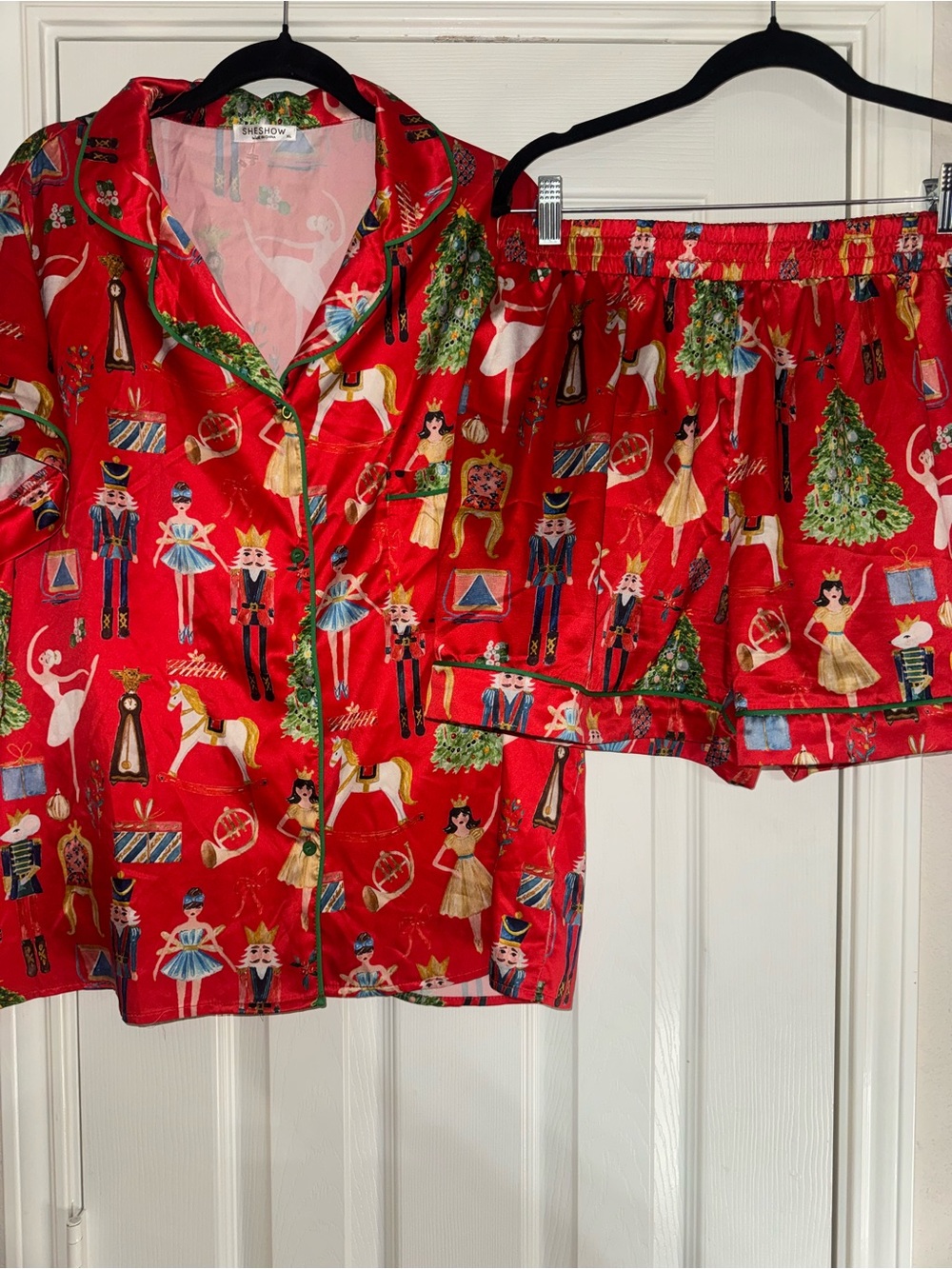 She Show Red Nutcracker Print Pajama Set